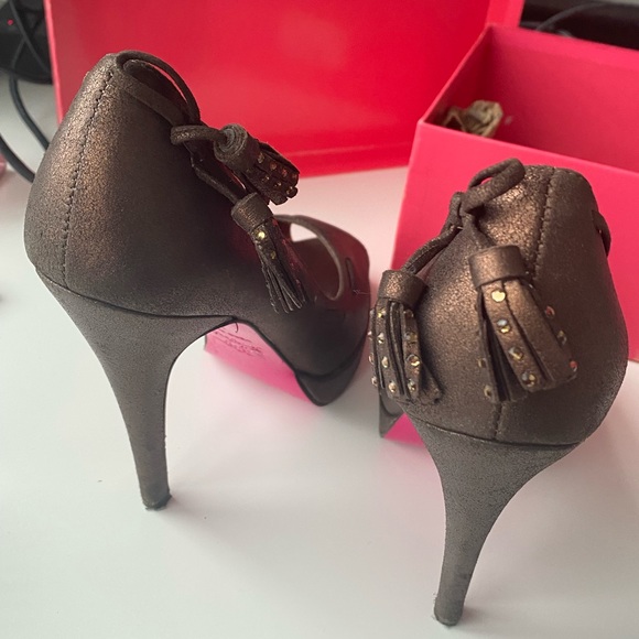 Betsy Johnson peep toe copper heels. - Picture 6 of 9